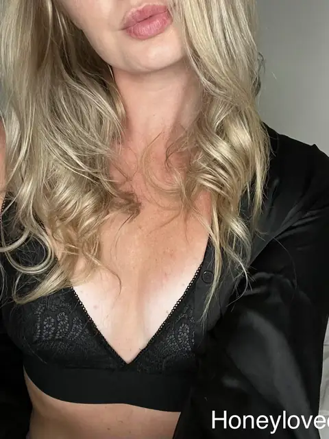 Honeylovedk Free on OnlyFans