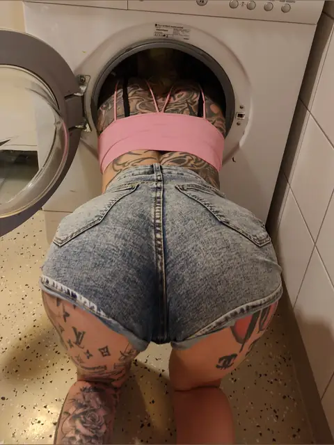 Heeladdictpetitefree on OnlyFans
