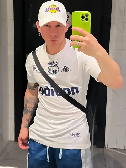 Carlos Mora OnlyFans profile