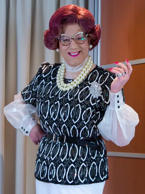 Mrs Wanda Nylon (Trans) on OnlyFans