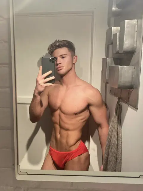 Deanyoung_ on OnlyFans