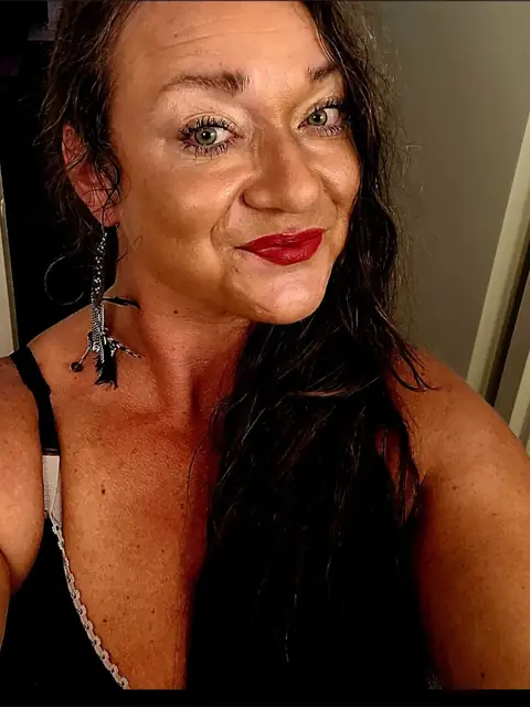 Linsey VIP VIP page 50% Discount OnlyFans profile