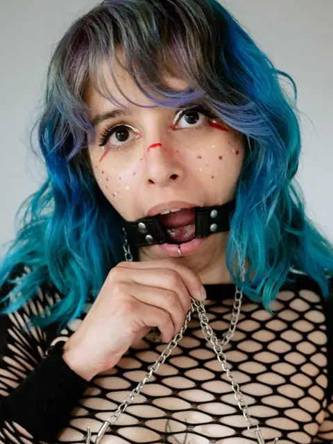Mona Flowers FREE on OnlyFans