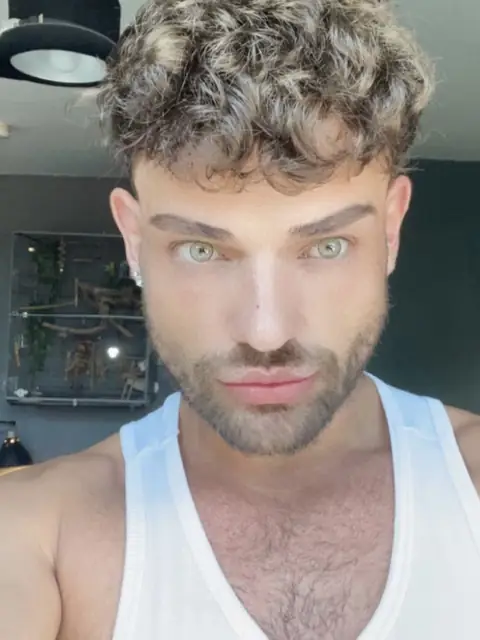 Lee Michael on OnlyFans