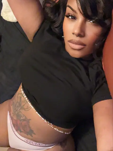 Holli Bee OnlyFans profile