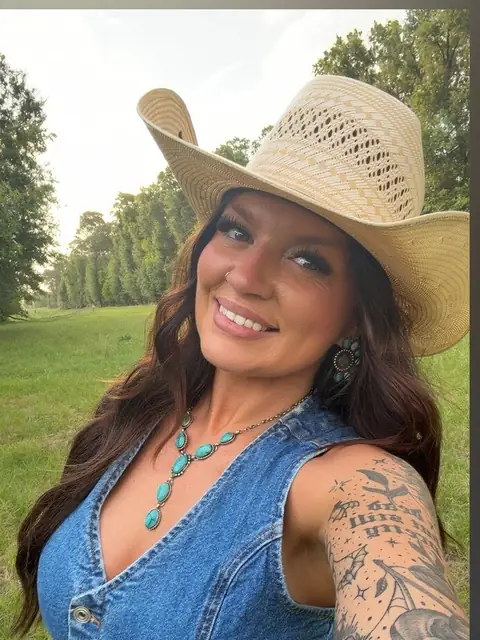 Chey on OnlyFans