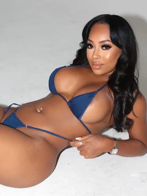 VOTEFORNINA OnlyFans profile