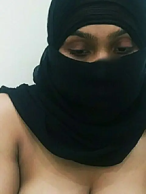 Muslim hotwife (FREE) on OnlyFans