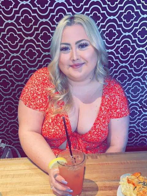 Scarlet Johnson OnlyFans profile