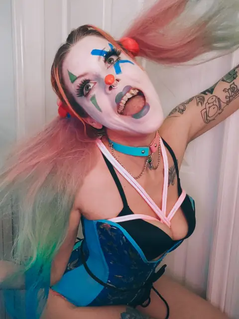 Killer Kiwi from Outer Space on OnlyFans