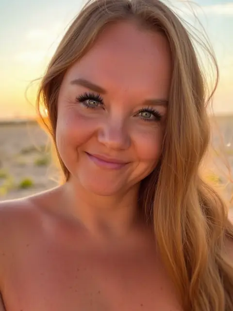 Emmber the Redhead OnlyFans profile