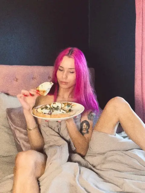 Ollie (19) OnlyFans profile