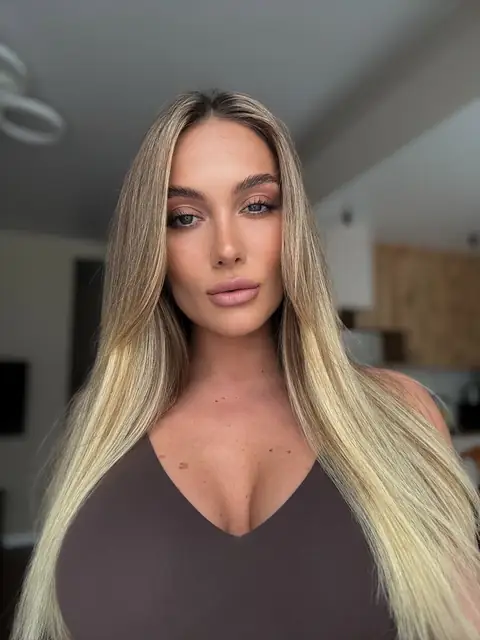 Kriss Kisses on OnlyFans