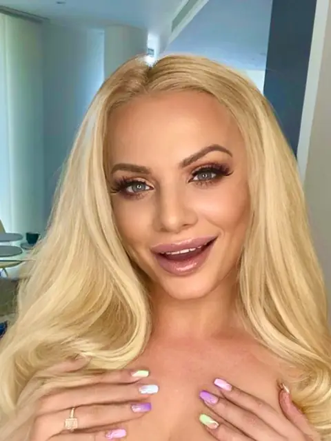 Elizabeth Romanova on OnlyFans