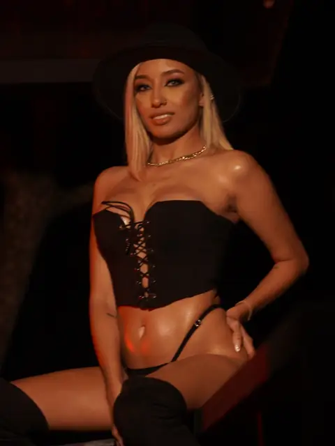 Diana Hopson on OnlyFans
