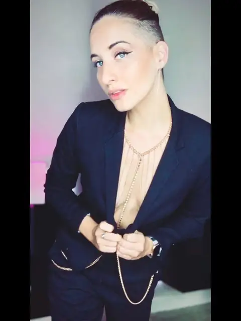 Yo Adrienne Driggs OnlyFans profile