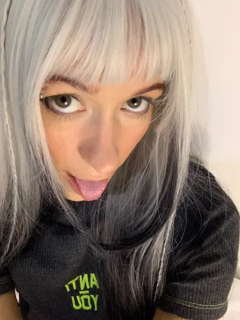 Bella sweet shy college DJ on OnlyFans