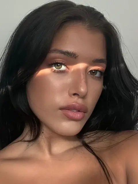 Dara Anjelika on OnlyFans