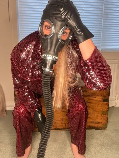 KellieBlue_UK Gas Mask Latex on OnlyFans