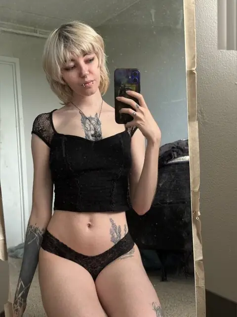 Kate Lavender on OnlyFans