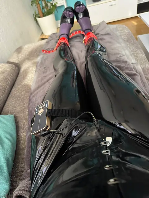 Shinyrubbersub on OnlyFans