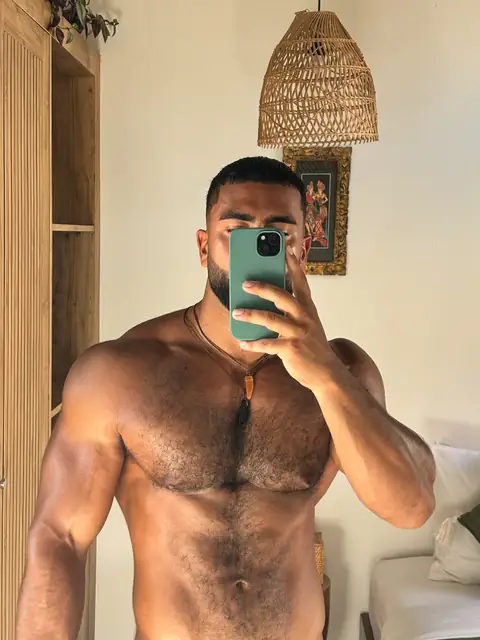 Elyas on OnlyFans