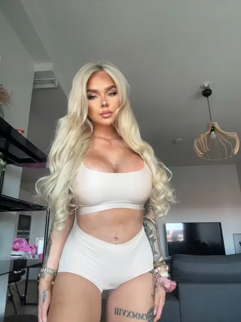 Belle Vixelle on OnlyFans