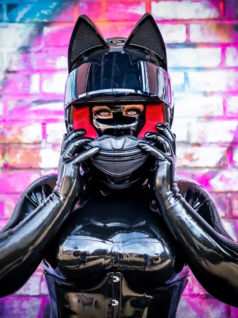 Bee_The_Rubber_Doll on OnlyFans