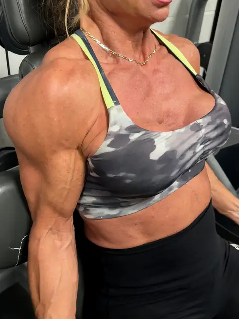 Musclemum on OnlyFans