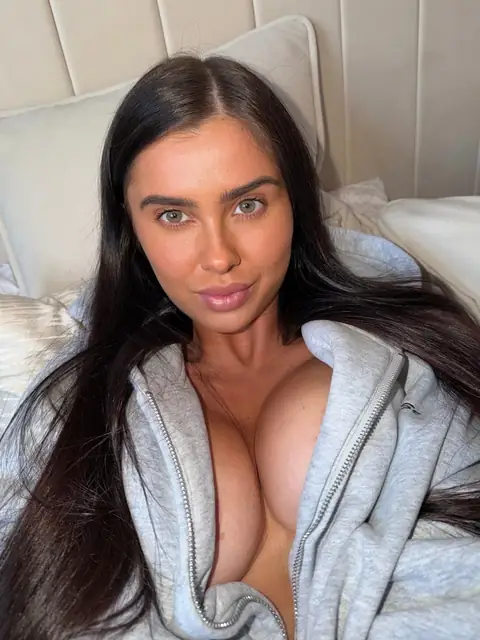 Izzy Rhoades on OnlyFans