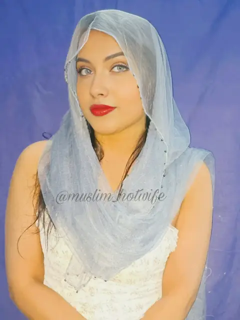 Muslim hotwife on OnlyFans