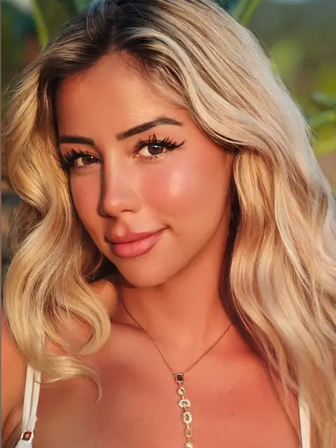 Ella on OnlyFans