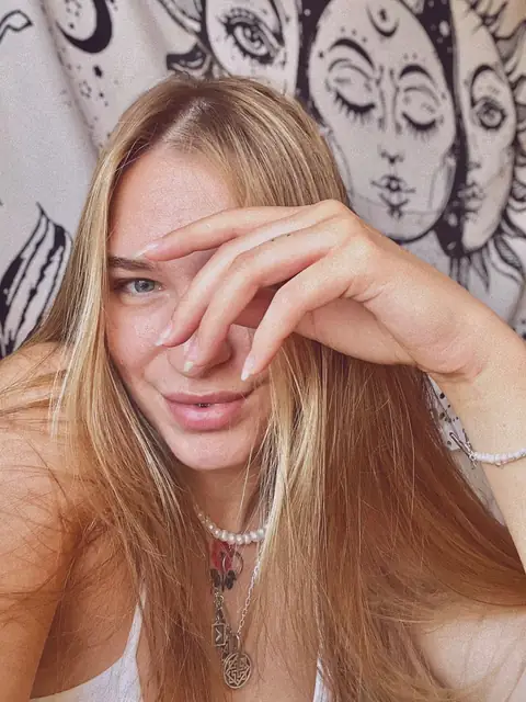 V on OnlyFans
