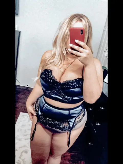 Southern Hotwife on OnlyFans