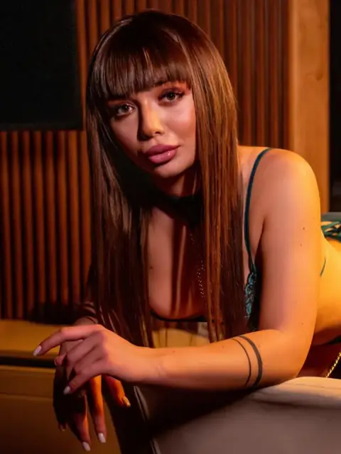 Leslie Shay on OnlyFans