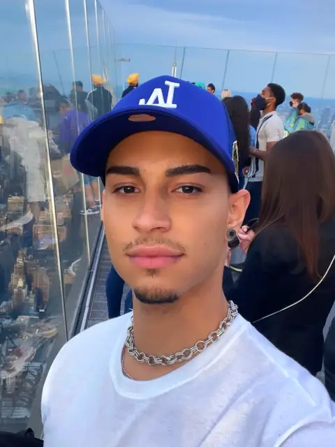 Valent n on OnlyFans
