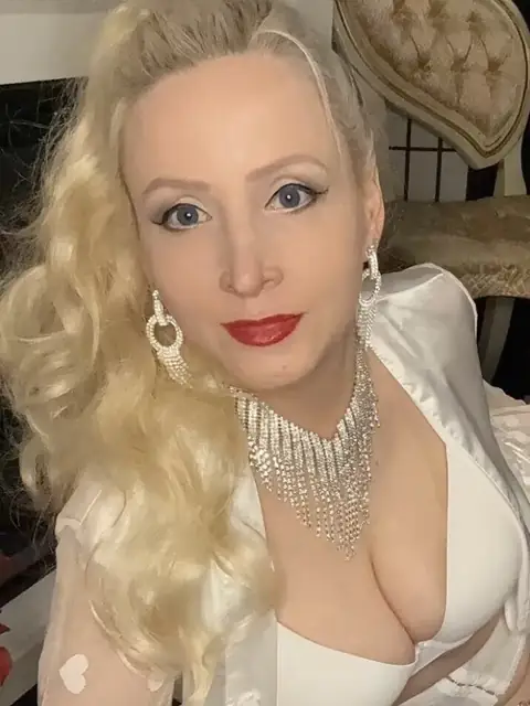 Vivian Rose on OnlyFans