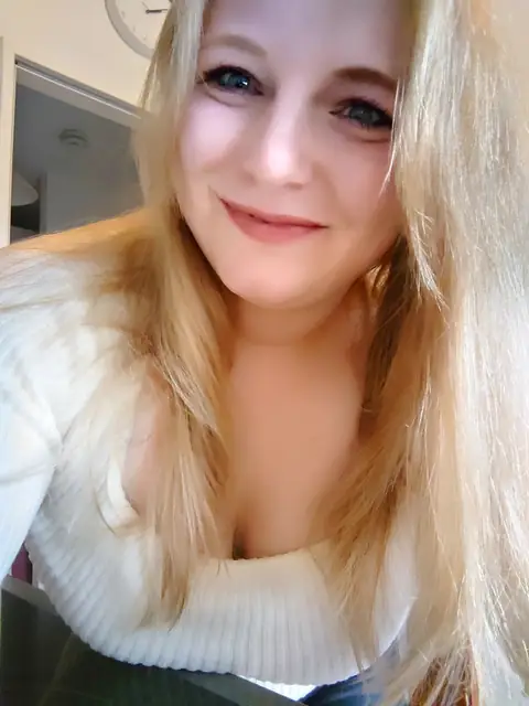 Lovely Mia on OnlyFans