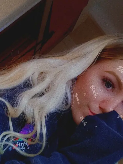 R O S I E on OnlyFans