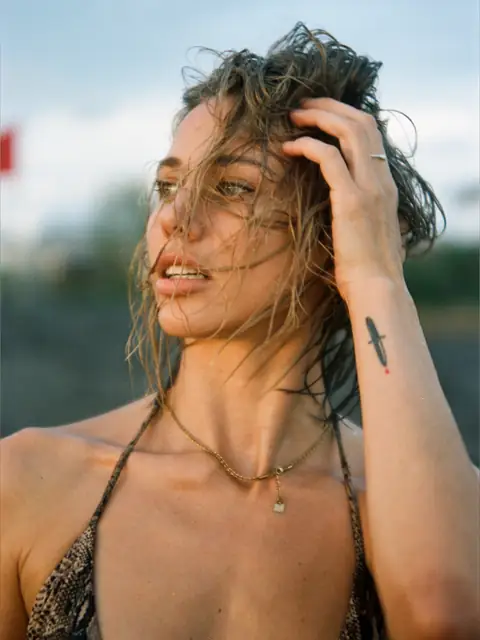 ELLIE NAUGHTY OnlyFans profile