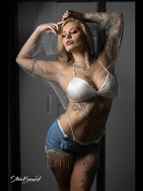 Iris Renee on OnlyFans
