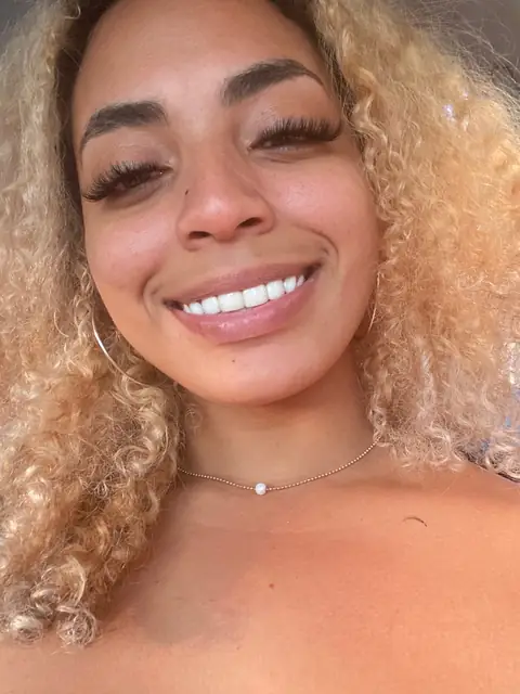 LINDA M. on OnlyFans