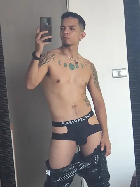 Zkar Dunkeln on OnlyFans
