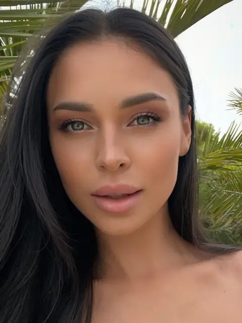 Mila Moore OnlyFans profile