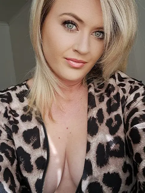 Vintasia on OnlyFans