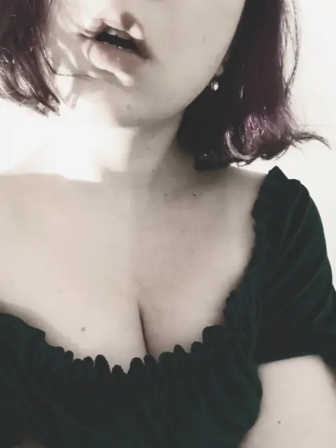 Wifey Elle FREE on OnlyFans