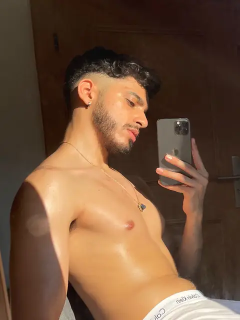 Oliver Dason on OnlyFans