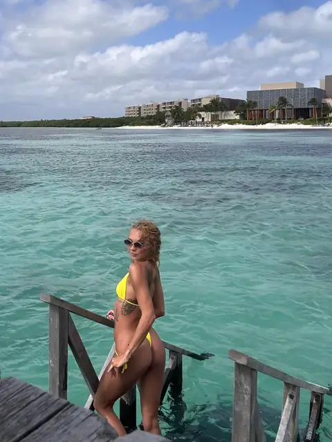 Alejandra Ruiz OnlyFans profile