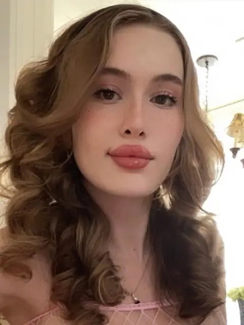 Rosealine on OnlyFans