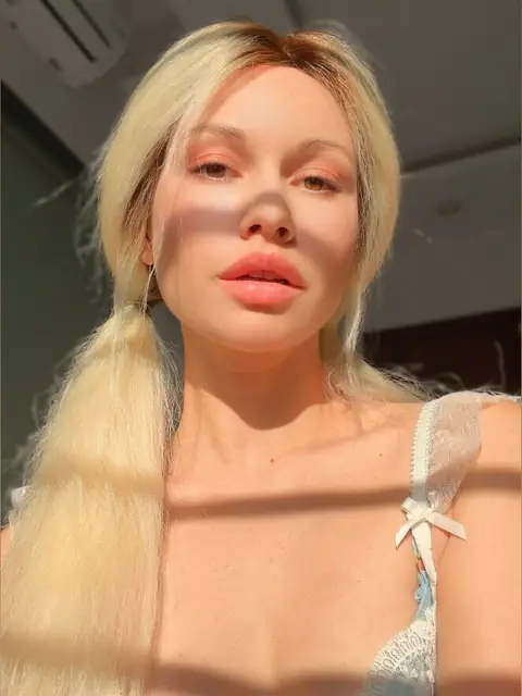 Chloe Bloom on OnlyFans